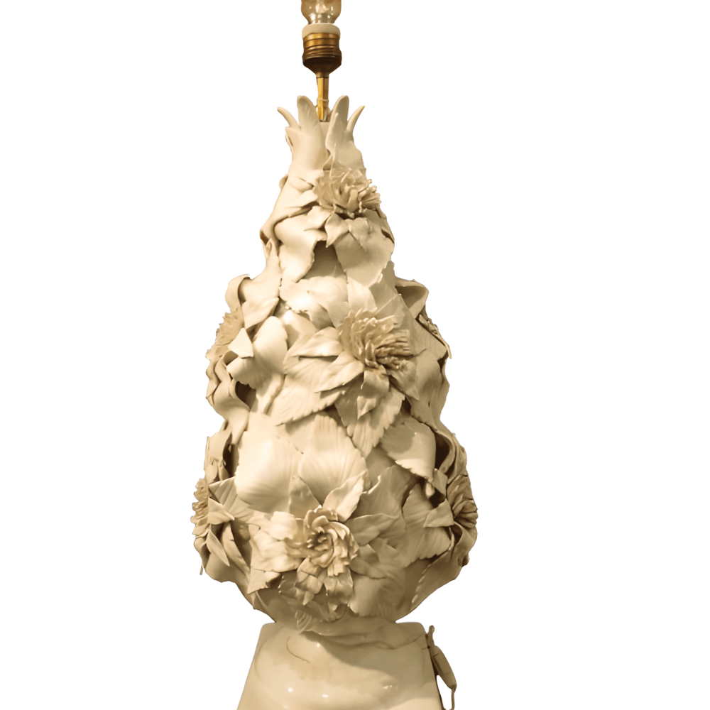 OBJETOS S.XX.LAMPARA DE SOBRE MESA DE PORCELANA DE MANISES ALTURA 83 X BASE 20 X 20